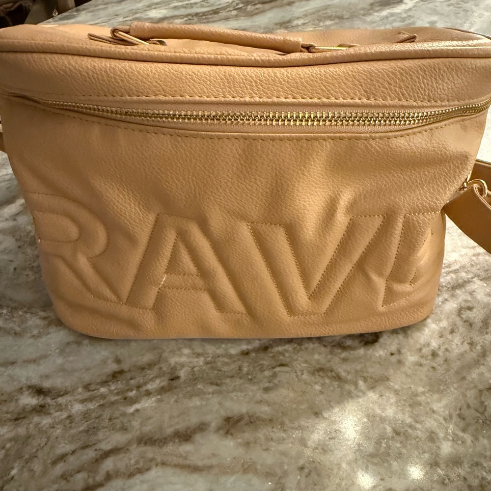 New with Tag Kenz Kustomz Tan Travel Bag with zippered top and insert